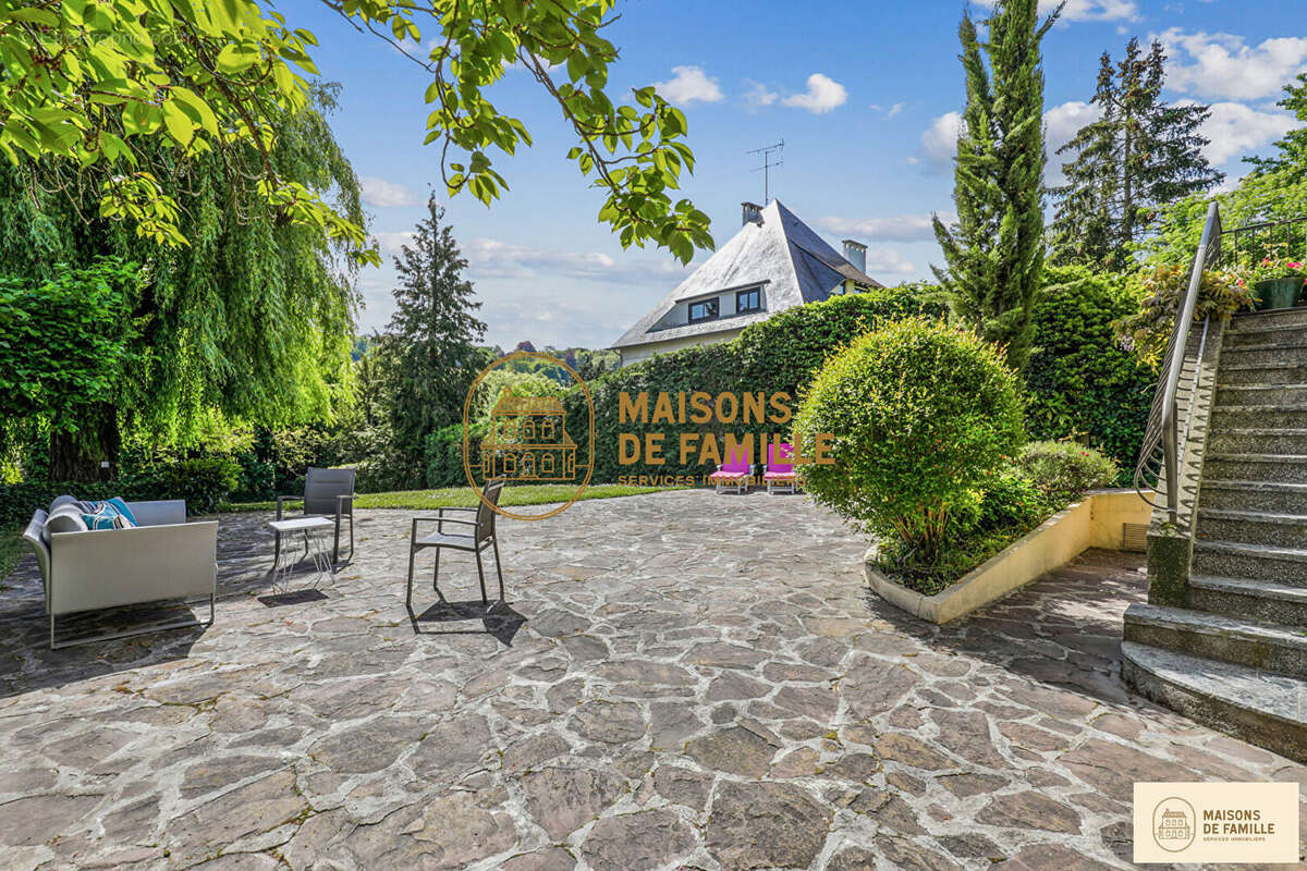 Maison à LA CELLE-SAINT-CLOUD