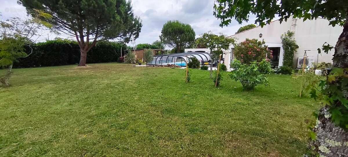 Maison de plain-pied – 167 m² – piscine avec abri haut – dpe b – panneaux solaires – 3 596 m² de terrain – clam, à 5 minutes de  - photo 16