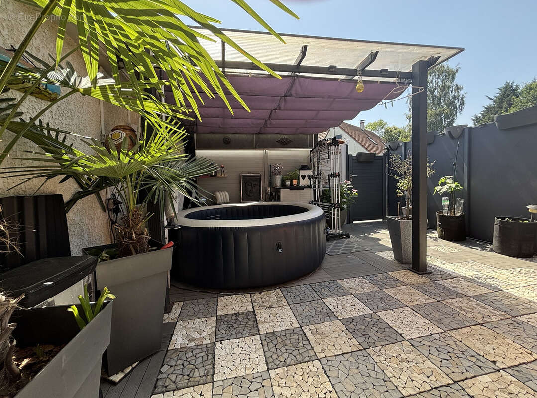 Appartement à LE PERRAY-EN-YVELINES