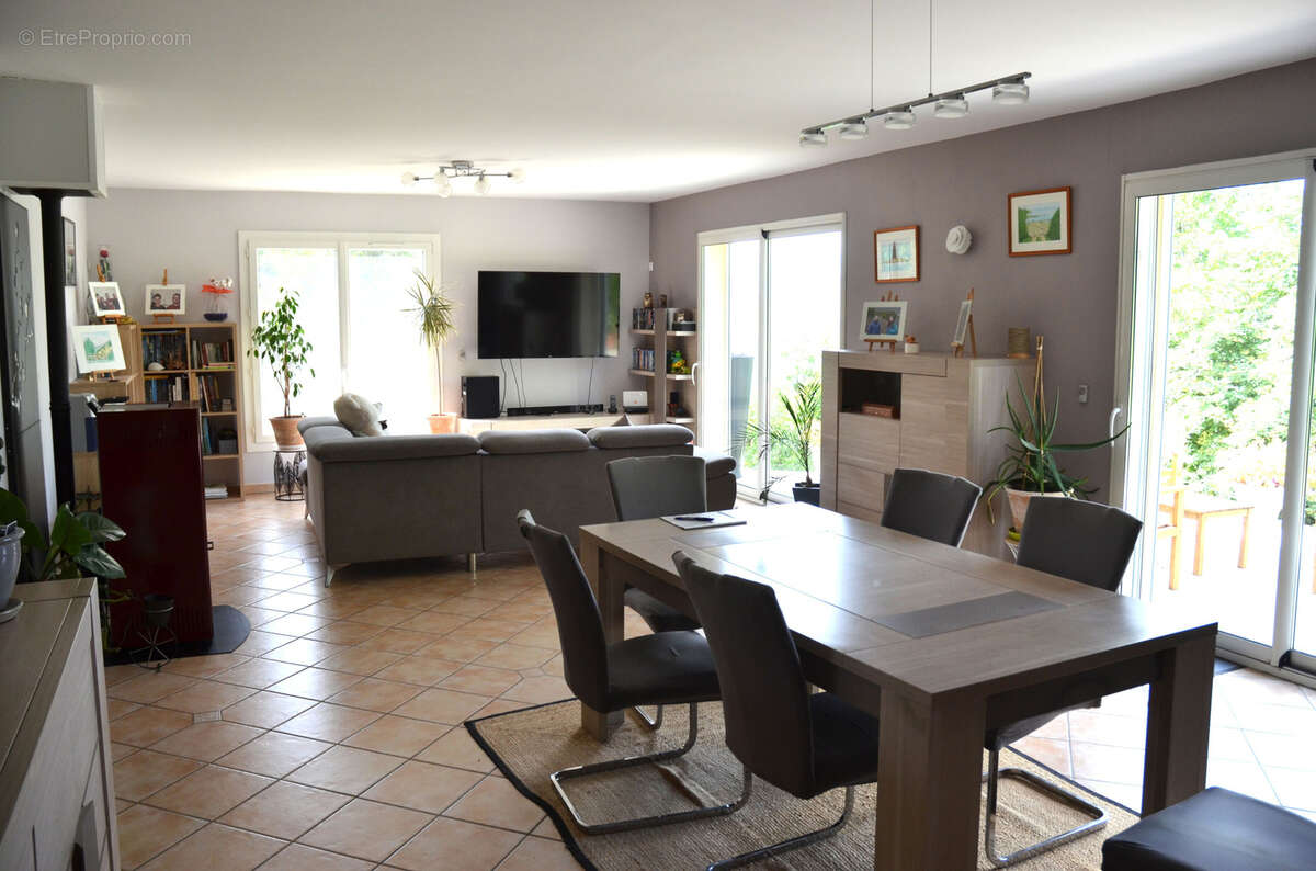 Maison à ISSAMOULENC