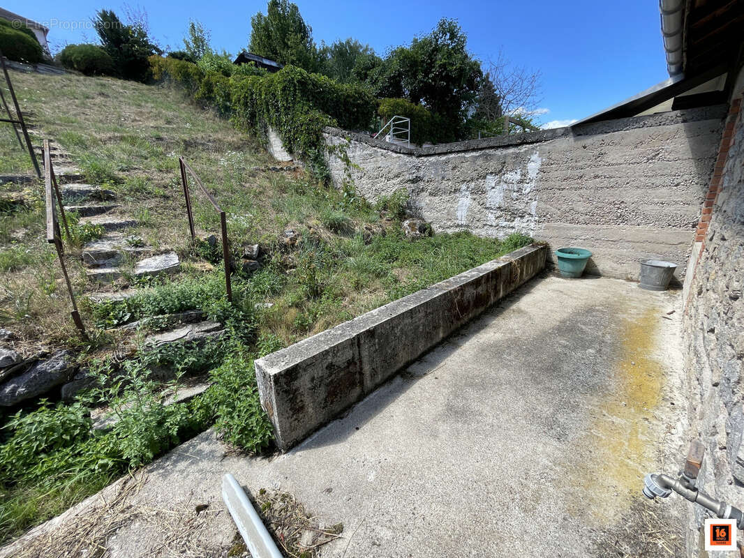 Maison 61 m² à La Monnerie-Le-Montel  - photo 2