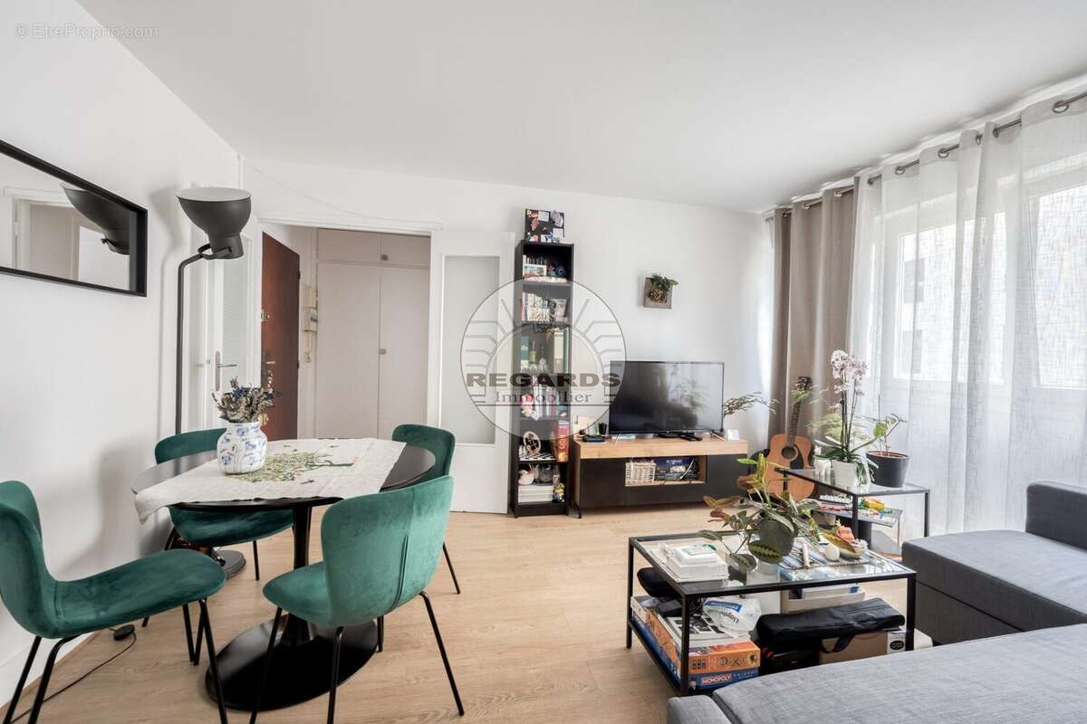 Appartement 45 m² à Paris-15e  - photo 2