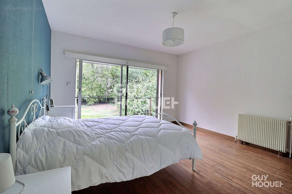 Maison à SAINTE-GENEVIEVE-DES-BOIS