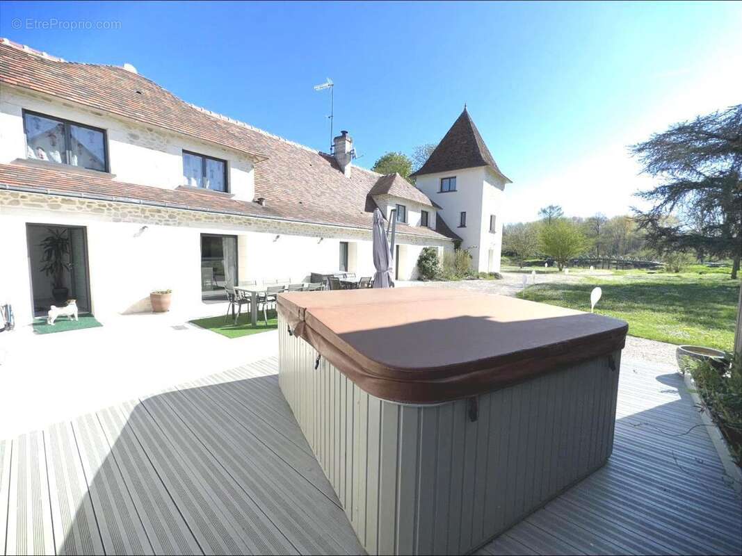 Maison 380 m² à Rivarennes  - photo 6