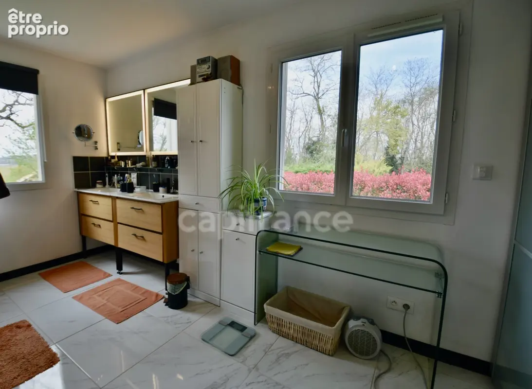 Villa de plain pied - 4 chambres - piscine - terrain de pétanque - garage - cadre naturel privilégié - photo 11