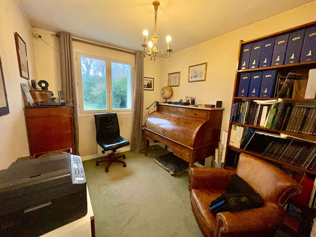 Maison à LE MESNIL-LE-ROI