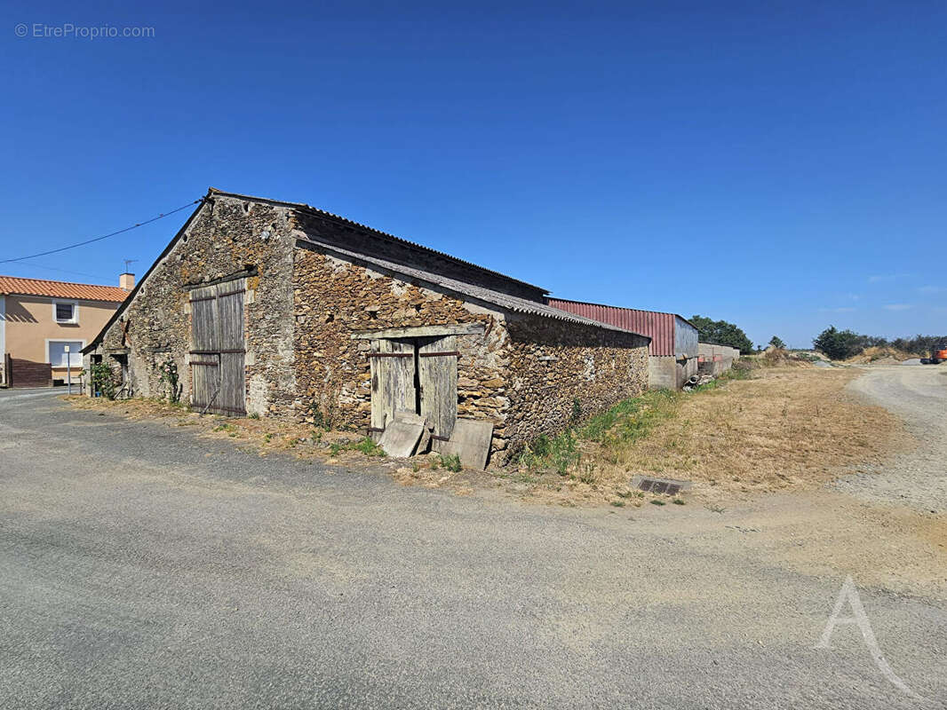Grange à réhabiliter 250 m² - photo 5
