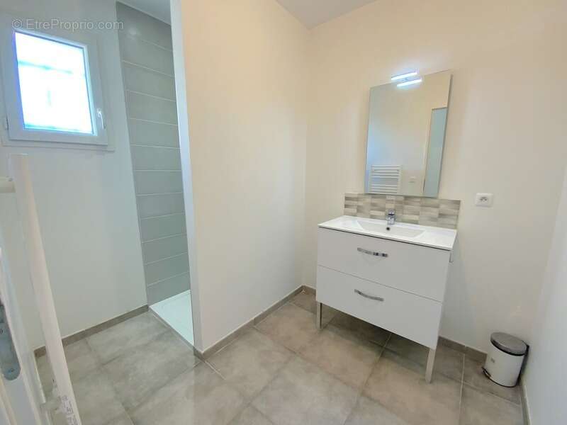 Maison à LA ROQUETTE-SUR-SIAGNE