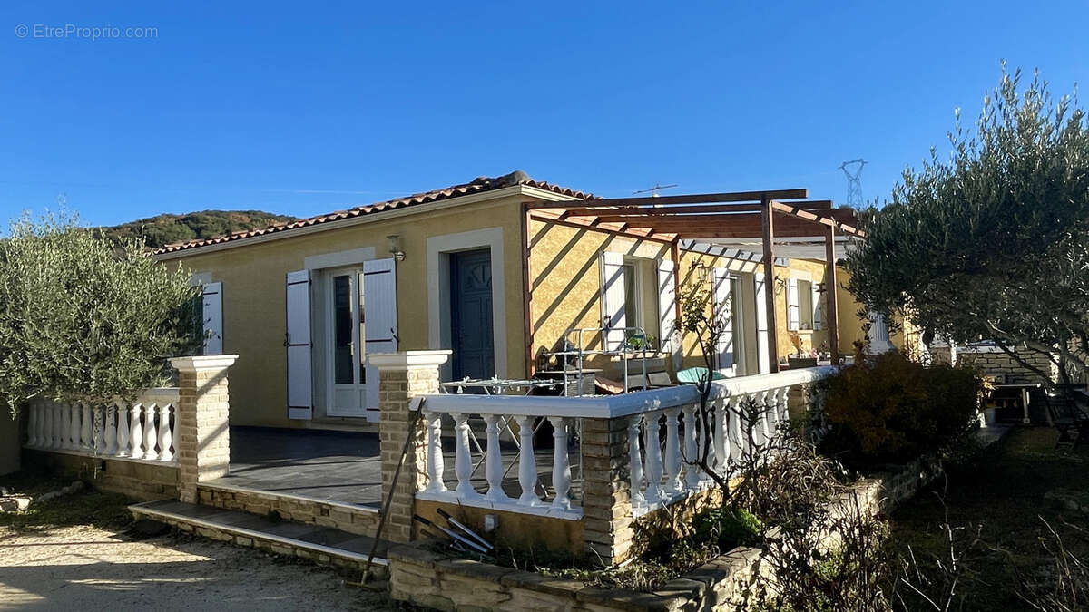 Maison à SAINT-LAURENT-DE-CARNOLS