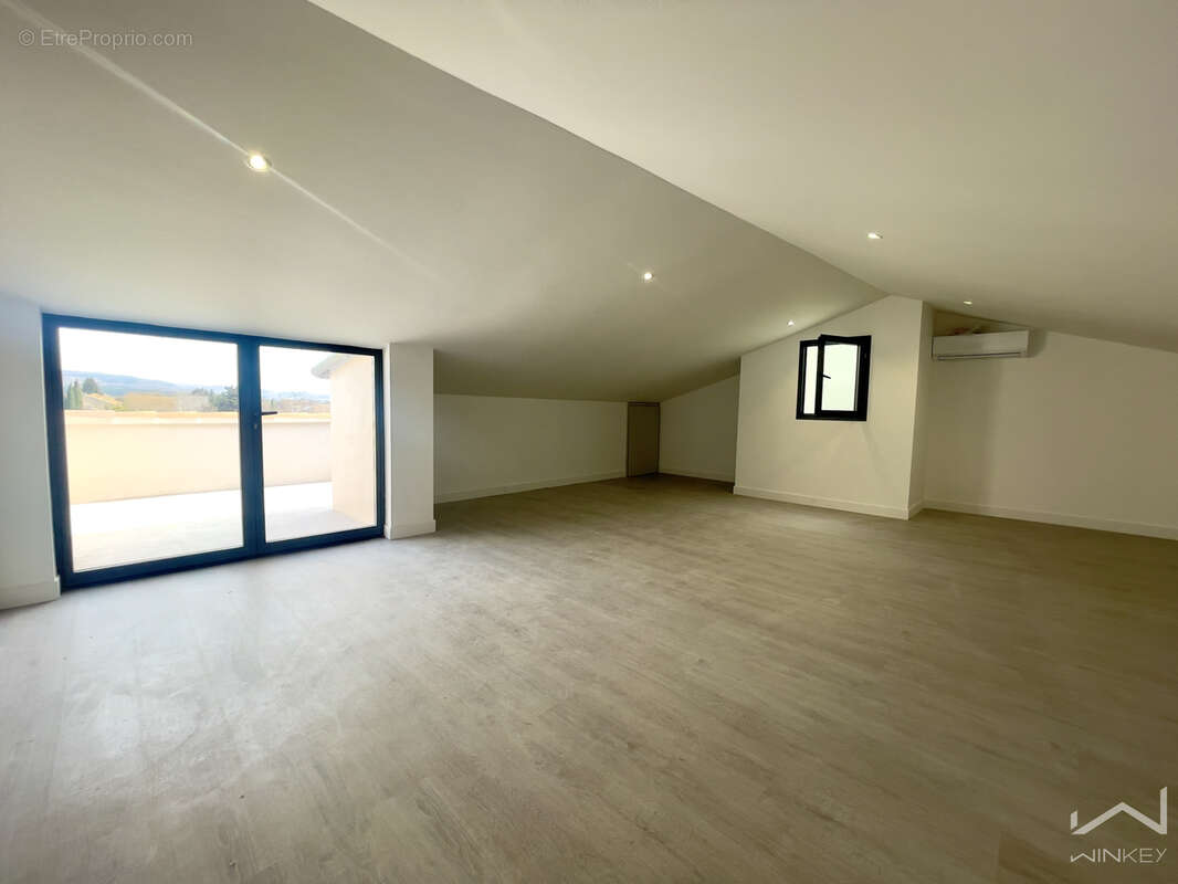 Appartement à SAINTE-CECILE-LES-VIGNES