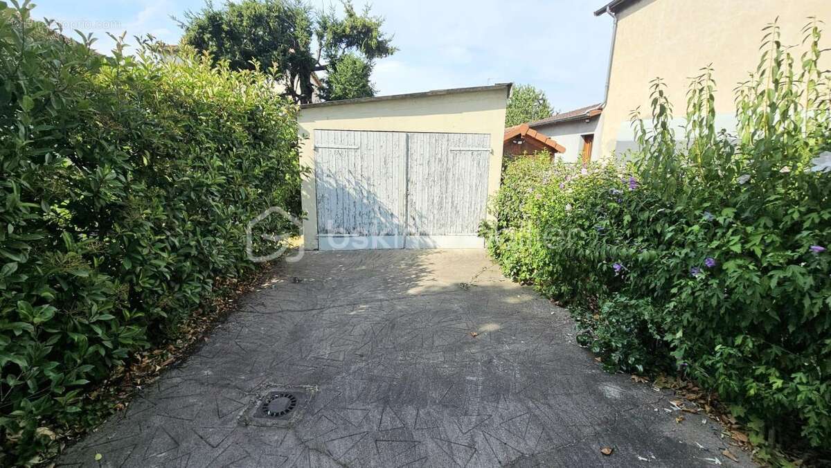 Maison de plain-pied avec sous-sol complet, garage et terrain – Fort potentiel à Roanne - photo 14