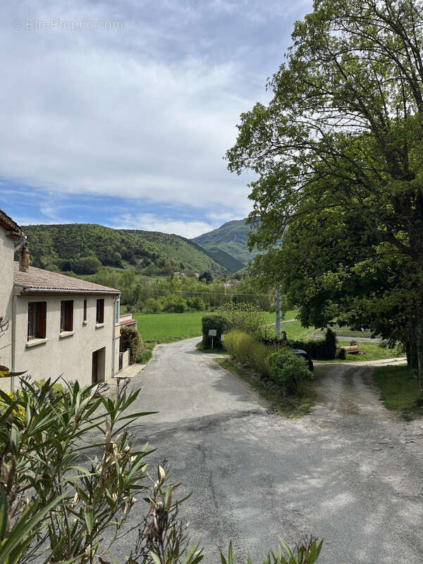 Maison à MONTJOUX