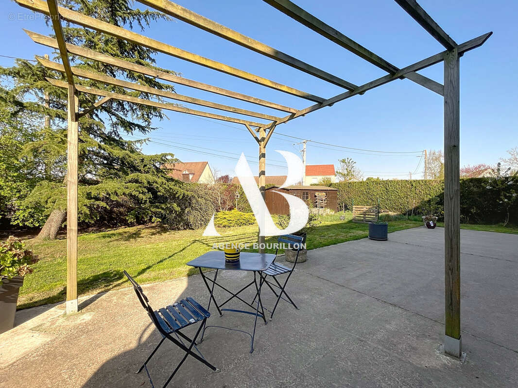 Maison à LA CHAPELLE-RABLAIS