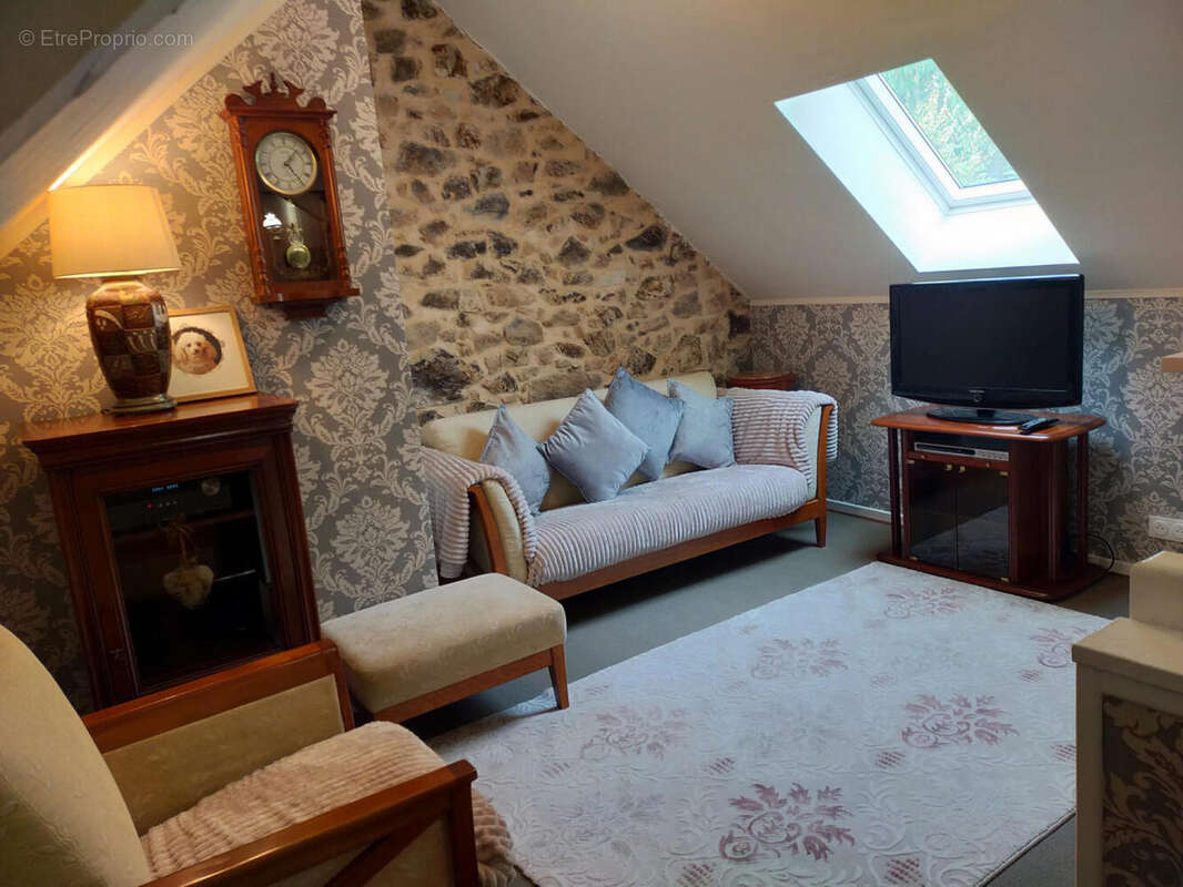 IMG-20251107-WA0006 (1) - Maison à SAINT-PRIEST-LES-FOUGERES