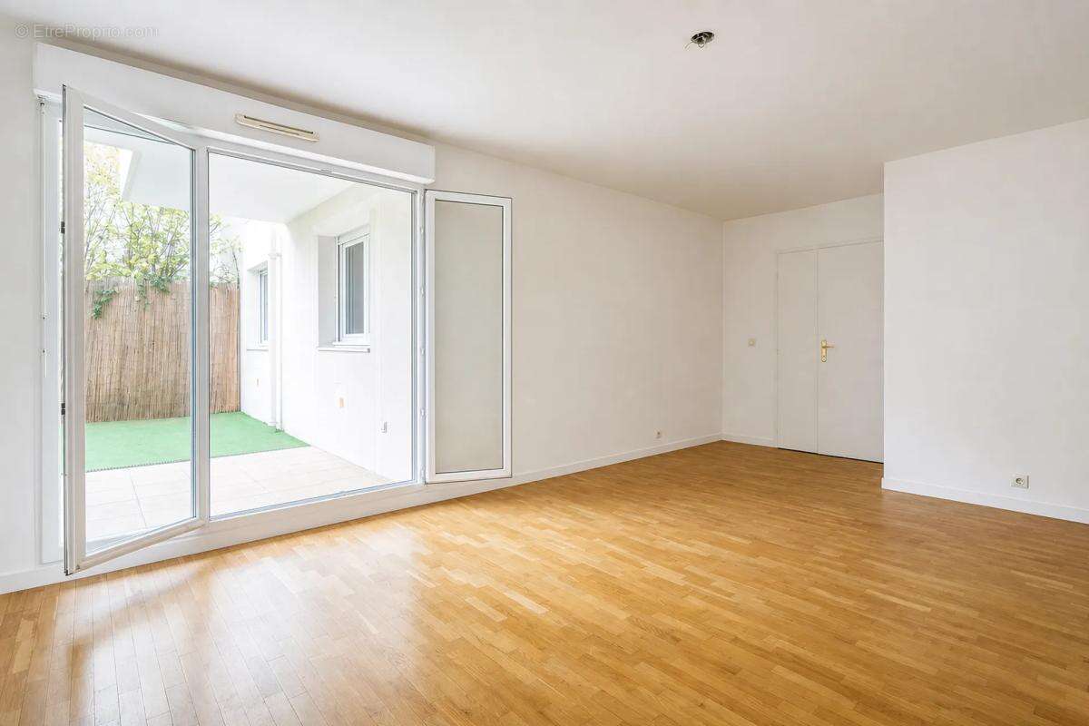 Appartement à LES PAVILLONS-SOUS-BOIS