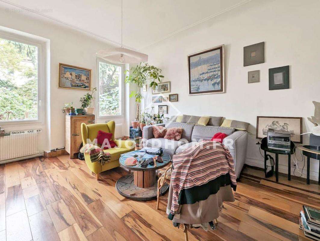 Appartement à MARSEILLE-1E