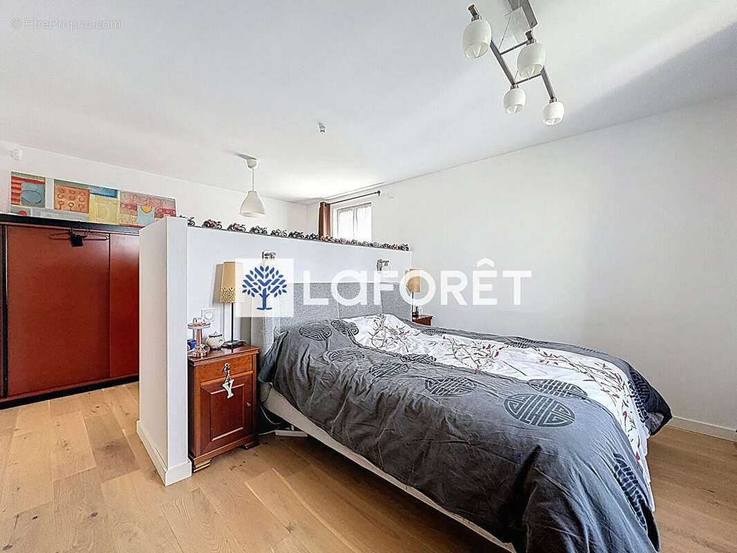 Maison coeur village de Tramoyes de 232,49m² et son terrain avec piscine de 942m² - photo 6