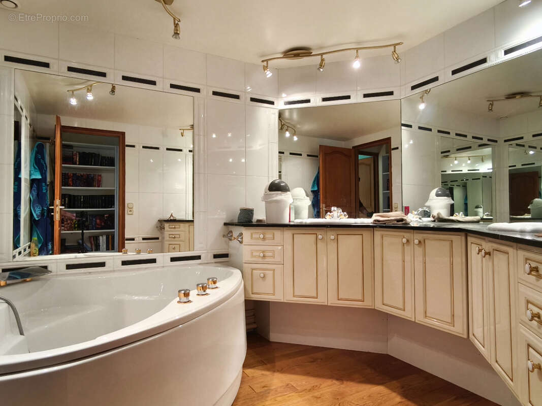 Maison à LA CHAPELLE-BATON