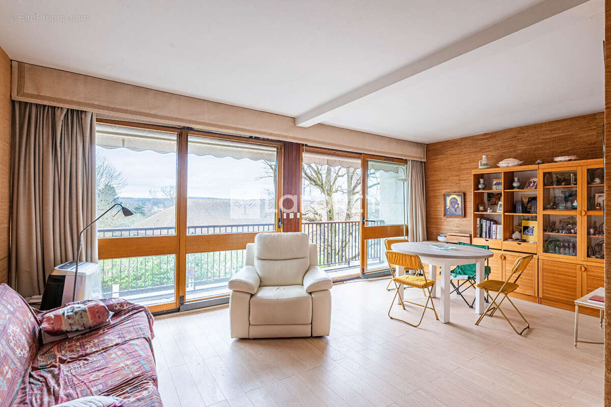 Appartement à LA CELLE-SAINT-CLOUD