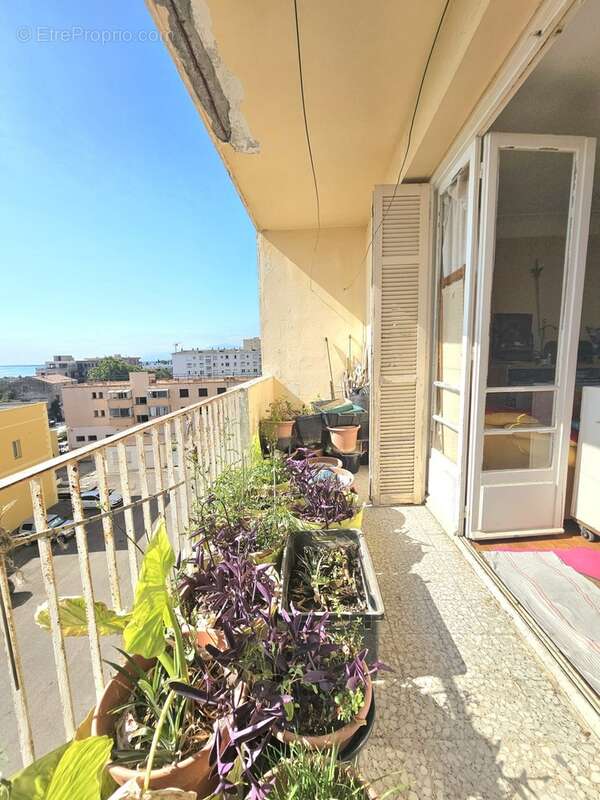 Appartement T3 de 73 m2, cave, balcon, vue mer à BASTIA (HAUTE CORSE) - photo 14