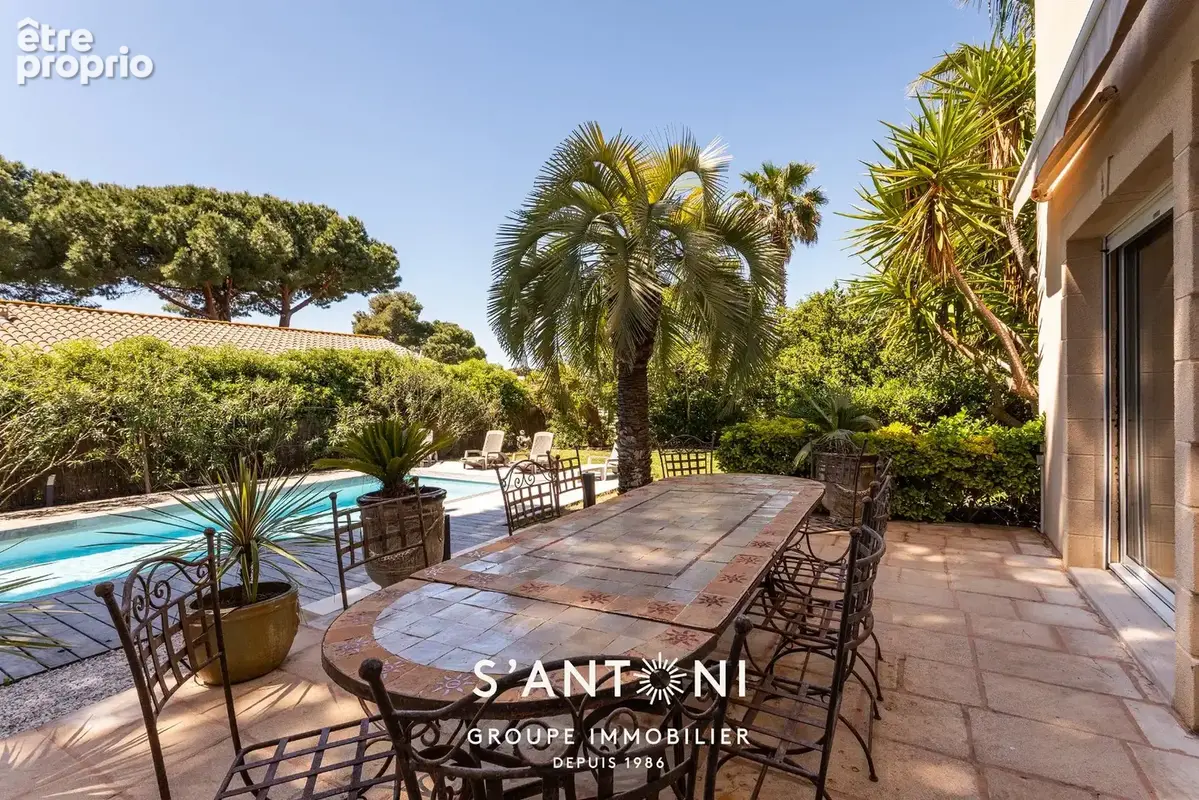Grau d'Agde propriété d'exception de 203 m² nichée dans un écrin de verdure sur un terrain de 1083 m² m² - photo 4