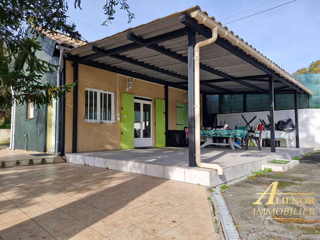 Maison à SAINT-CAPRAISE-DE-LALINDE