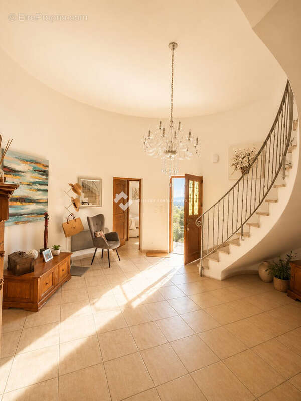 Maison 216 m² à Santa-Lucia-Di-Moriani  - photo 4