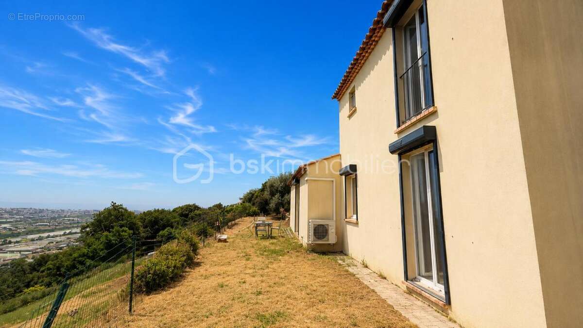 Maison à SAINT-LAURENT-DU-VAR