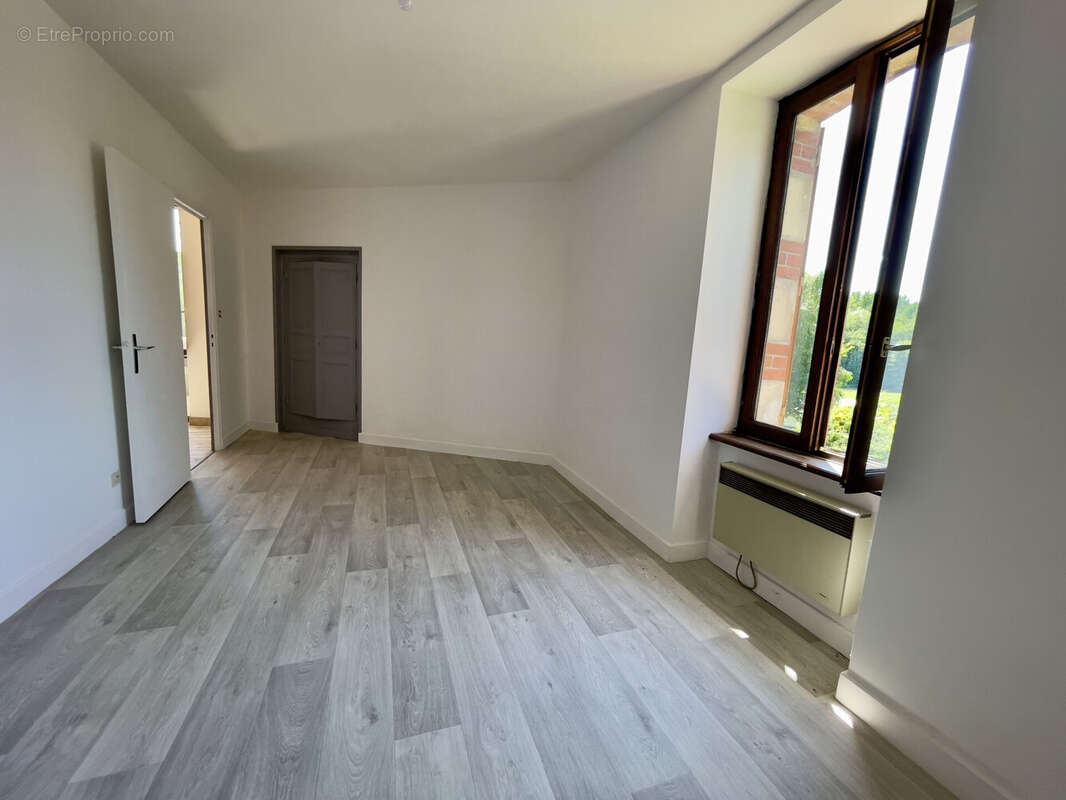 Maison 218 m² à Saint-Eloy-Les-Mines  - photo 5