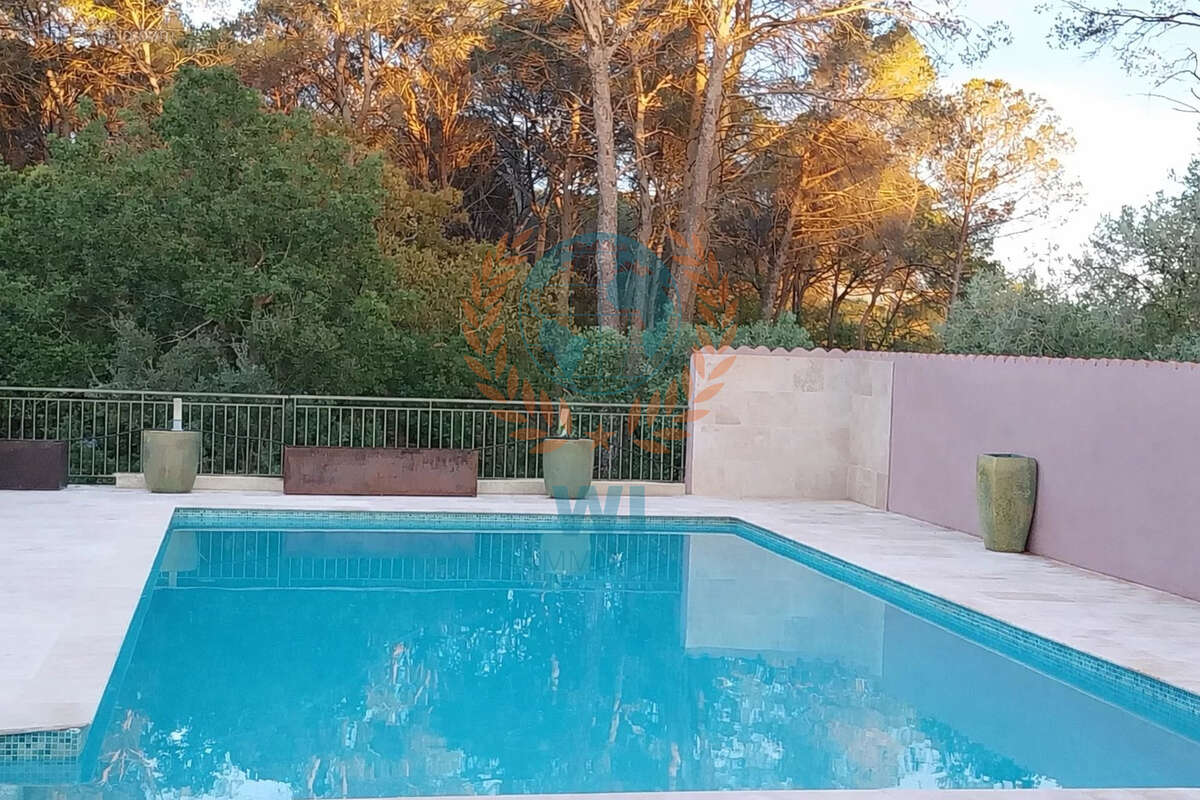 Maison à ROQUEBRUNE-SUR-ARGENS