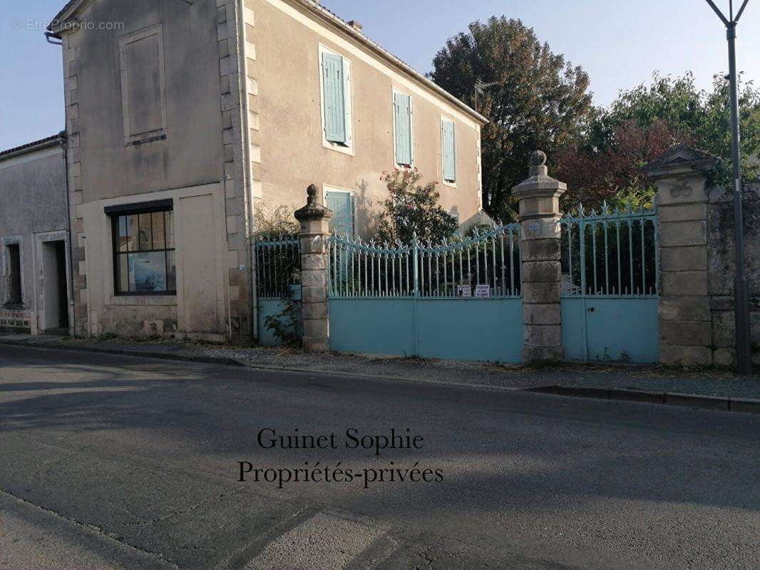 Maison Mouzeuil Saint Martin 7 pièce(s) 120.69 m2 - photo 2