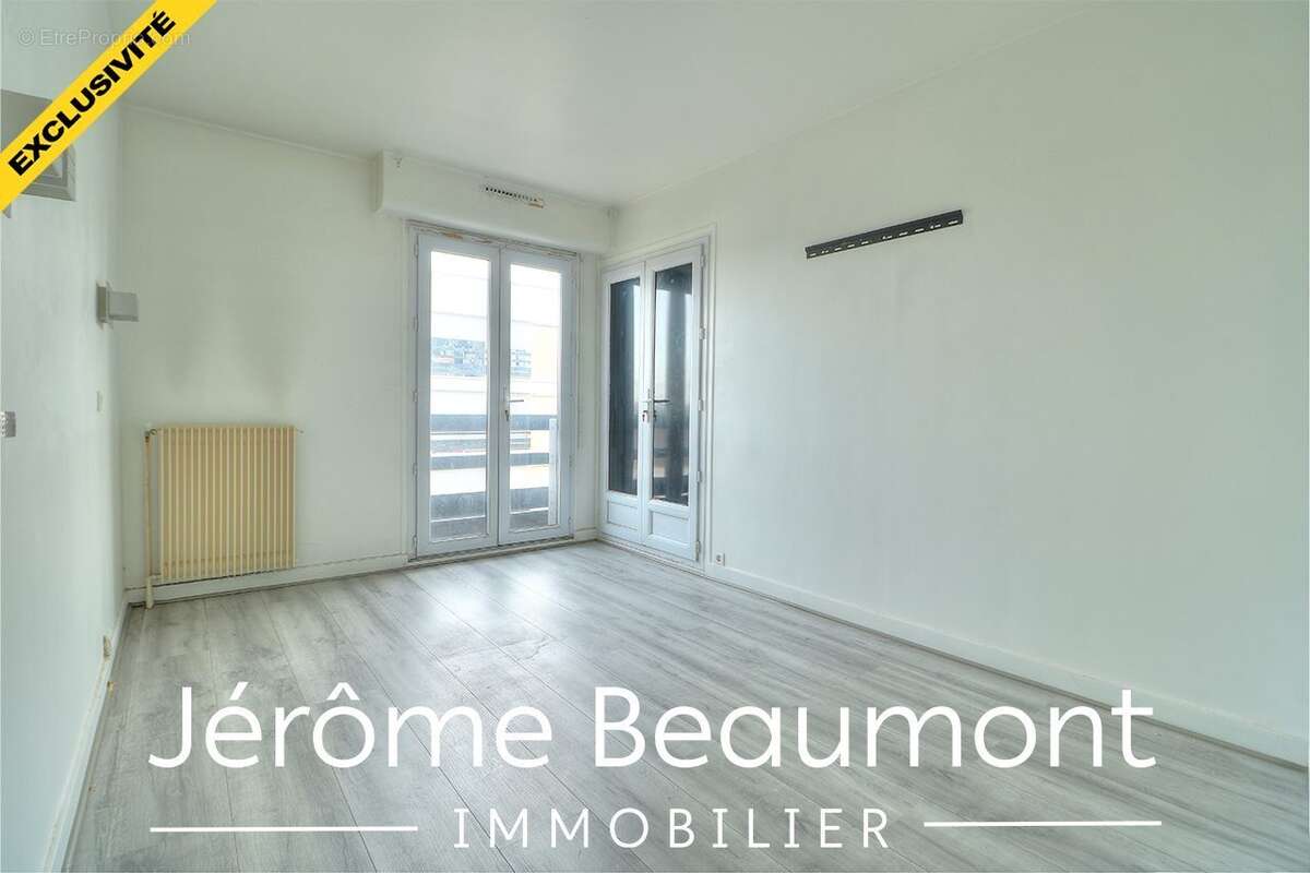 Appartement à EZANVILLE