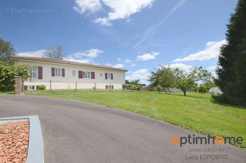  Propriété exceptionnelle avec étang privé sur plus de 1,7 hectare – Mazerolles, Charente  - photo 47
