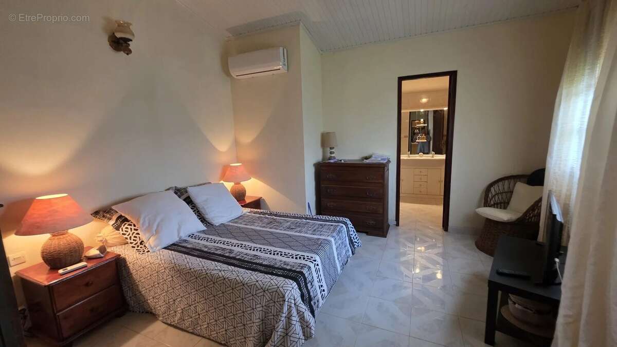 Maison à LES TROIS-ILETS