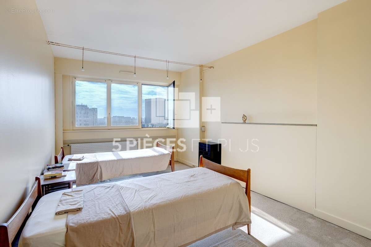 Appartement à COURBEVOIE