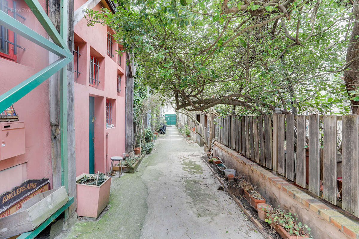 Commerce à PARIS-20E