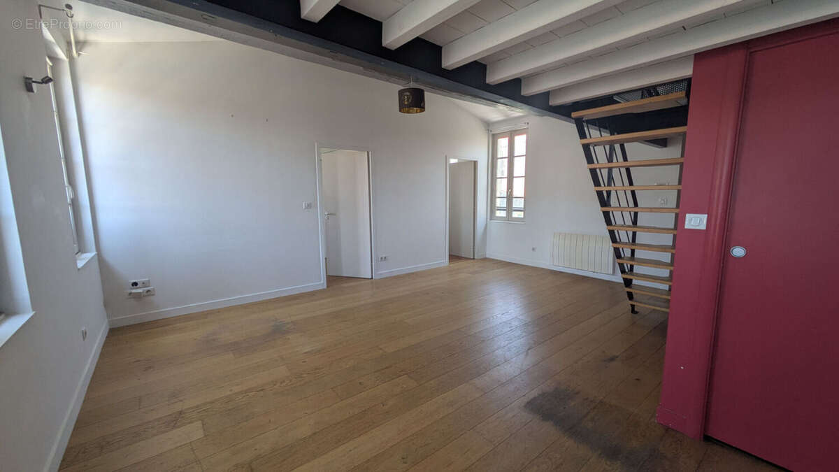 Rochefort Centre - T2 avec mezzanine dans hôtel particulier rénové - photo 9