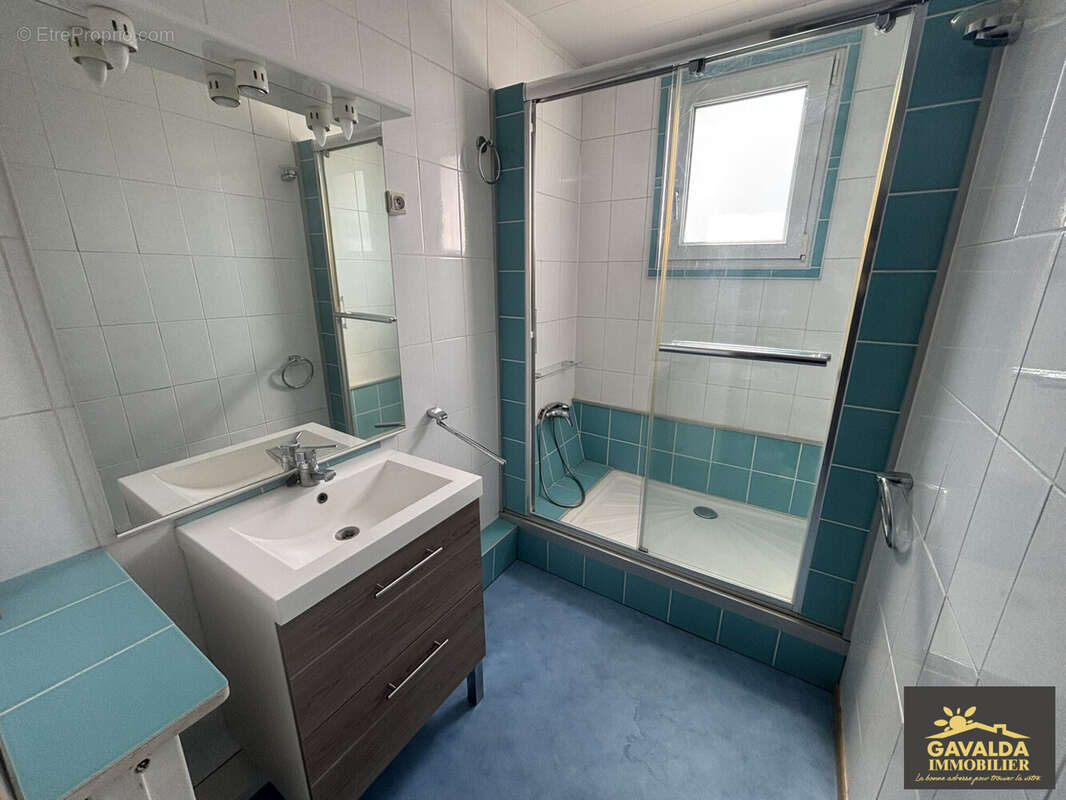 Salle d'eau - Appartement à PERPIGNAN