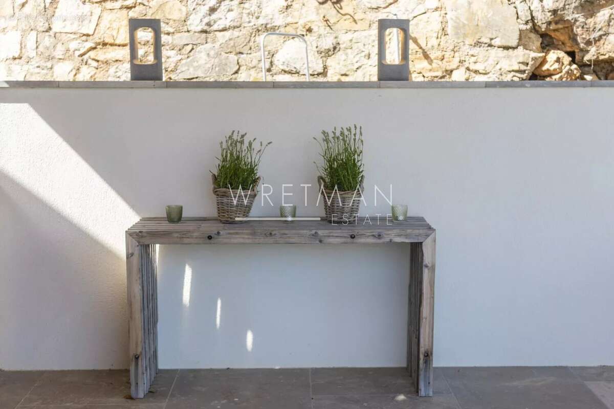 Maison à CHATEAUNEUF-GRASSE