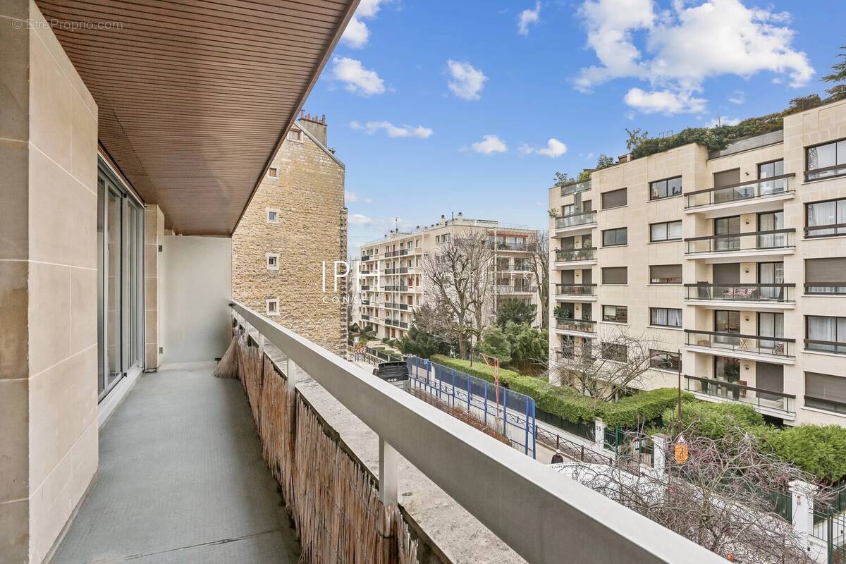 Appartement à NEUILLY-SUR-SEINE