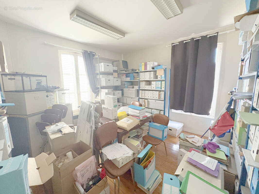 Ancienne bâtiment communal, idéal investisseur ! - photo 8