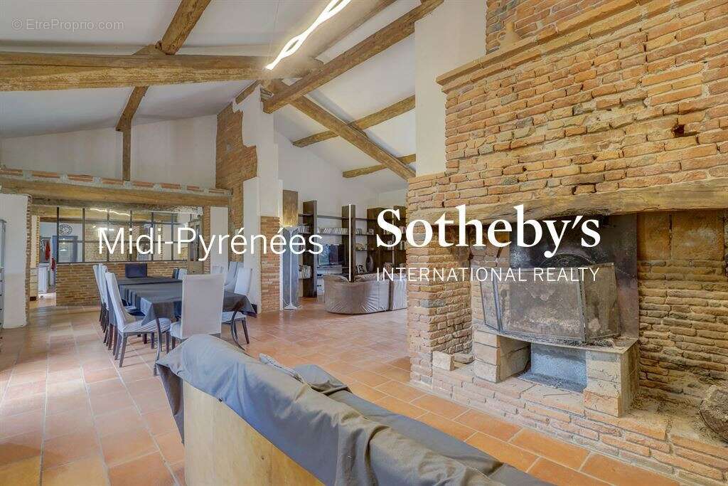 Maison à SAINT-PIERRE-DE-LAGES