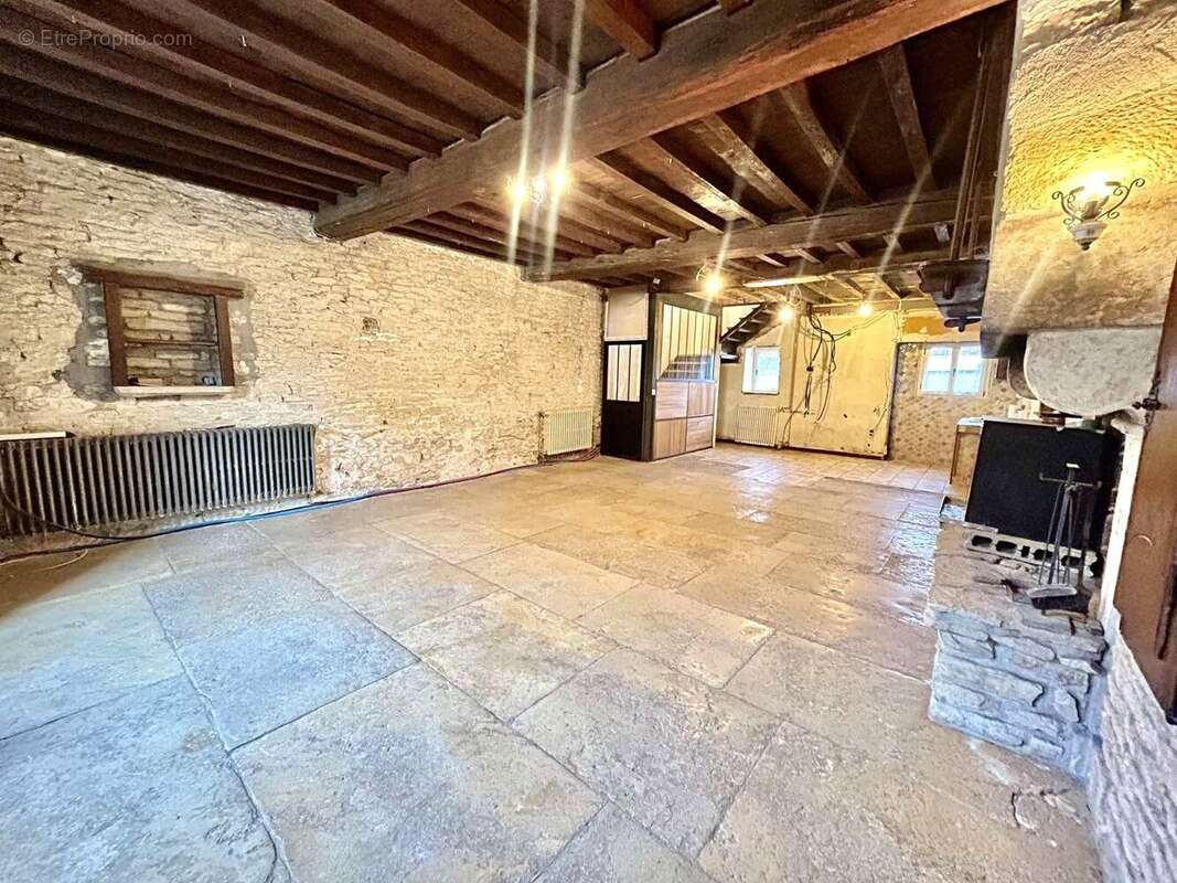 Maison à MIREBEAU-SUR-BEZE