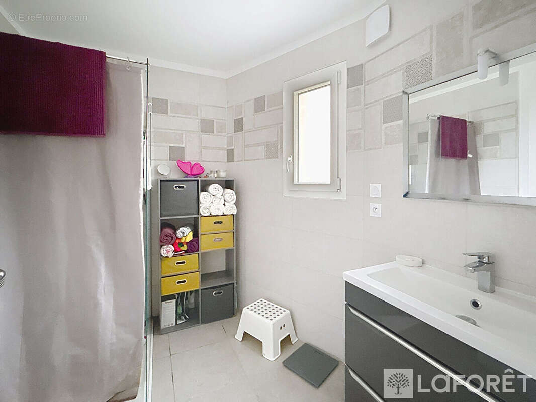 Maison à CAMARET-SUR-AIGUES