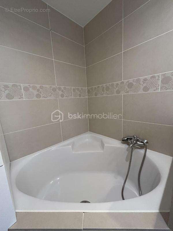Appartement T3 rénové avec jardin privatif, grand balcon et vue nature au centre de Cambo-les-Bains - photo 13