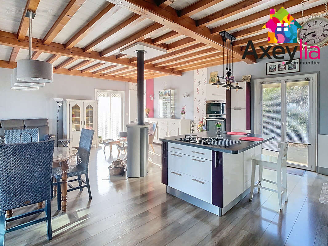 Maison à SAINT-ALBAN-LES-EAUX