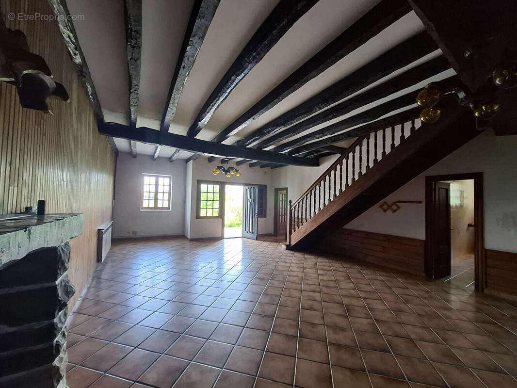 Appartement 220m²- Garage 100m² - Fort potentiel - Jardin privatif - photo 3