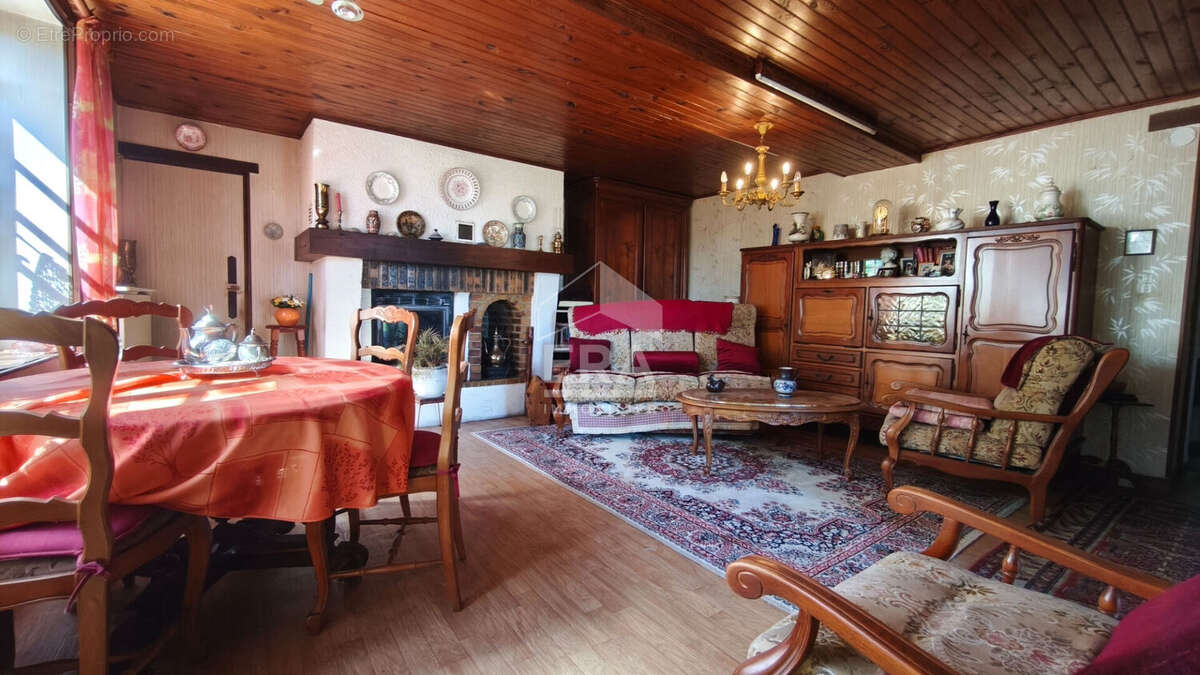 Maison à THIRON-GARDAIS