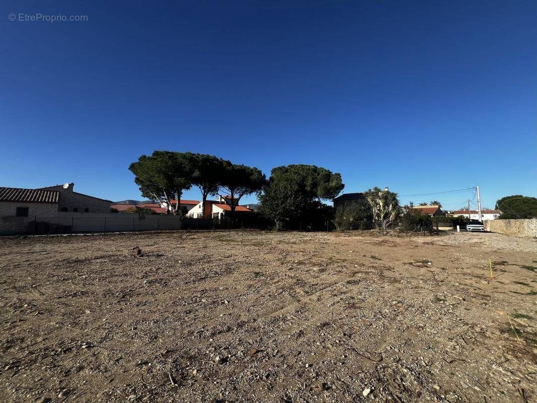 Terrain à ESPIRA-DE-L&#039;AGLY