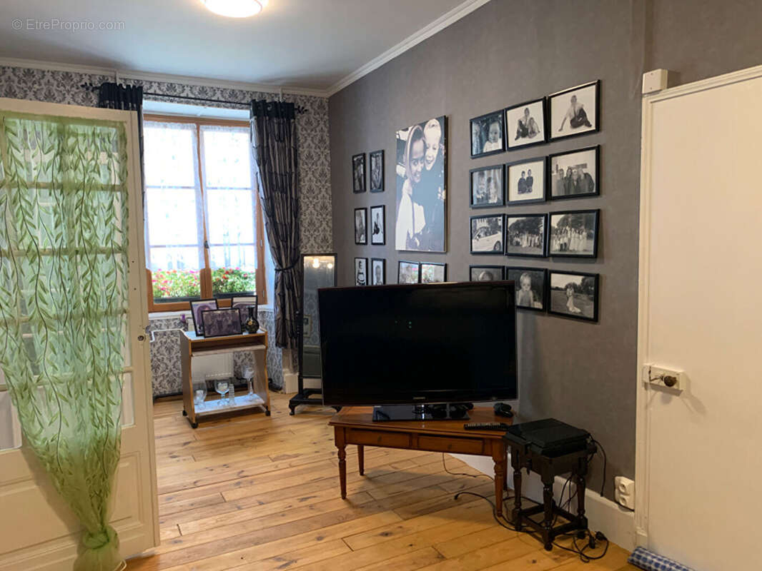 Maison à CHAMPAGNE-MOUTON